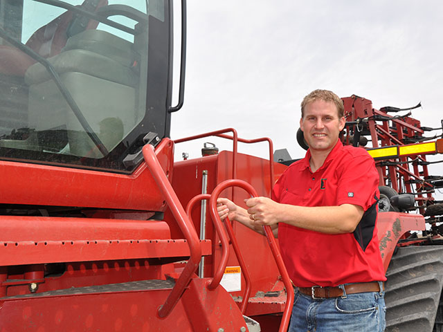 Raymond, Minnesota, farmer Noah Hultgren took advantage of drought conditions to plant his corn and sugar beets ahead of schedule. Now, the southern Minnesota producer is waiting for rain. (DTN photo by Todd Neeley)